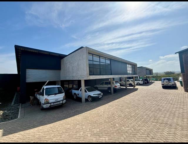 325M² INDUSTRIAL YARD FOR SALE IN UMHLALI